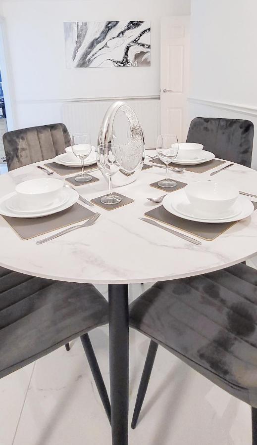 Stunning 2 Bedroom Apartment In Canary Wharf - Morland Apartments 런던 외부 사진