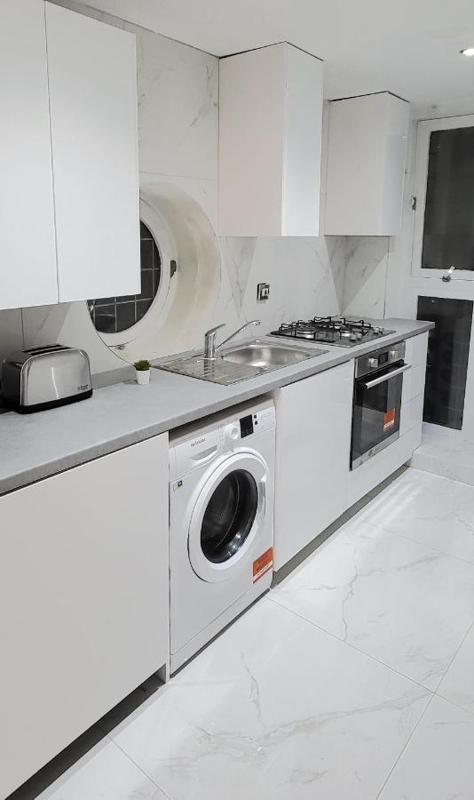 Stunning 2 Bedroom Apartment In Canary Wharf - Morland Apartments 런던 외부 사진