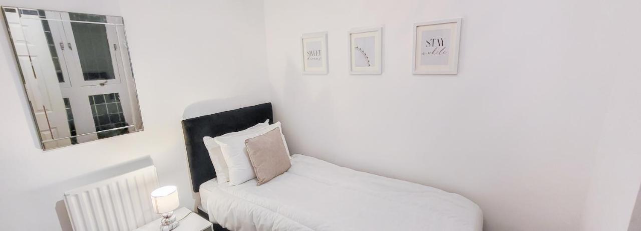 Stunning 2 Bedroom Apartment In Canary Wharf - Morland Apartments 런던 외부 사진