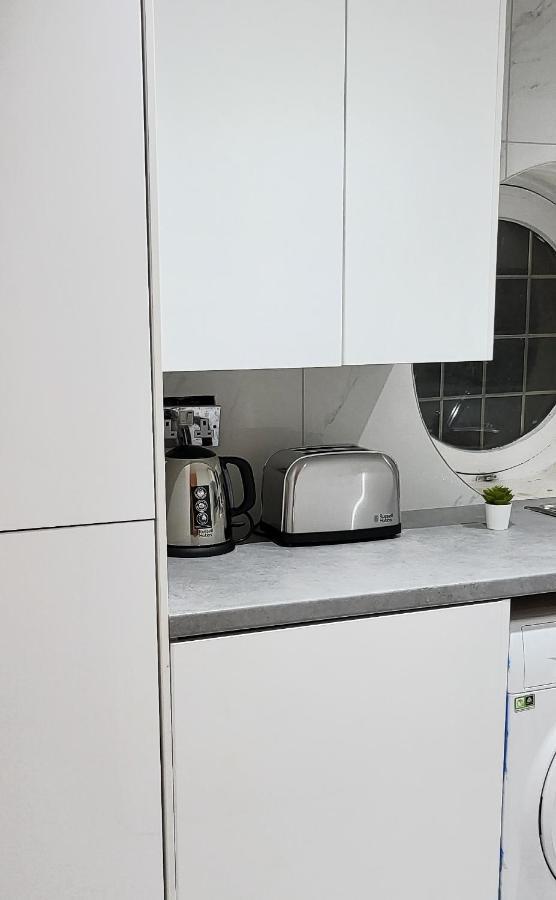 Stunning 2 Bedroom Apartment In Canary Wharf - Morland Apartments 런던 외부 사진