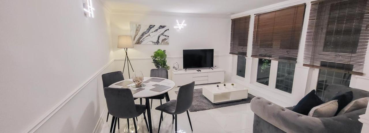 Stunning 2 Bedroom Apartment In Canary Wharf - Morland Apartments 런던 외부 사진