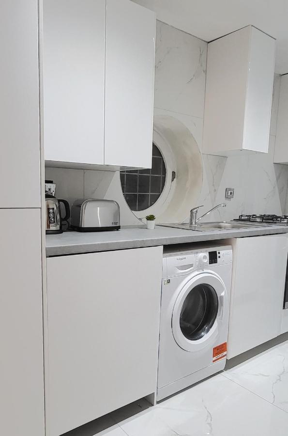 Stunning 2 Bedroom Apartment In Canary Wharf - Morland Apartments 런던 외부 사진