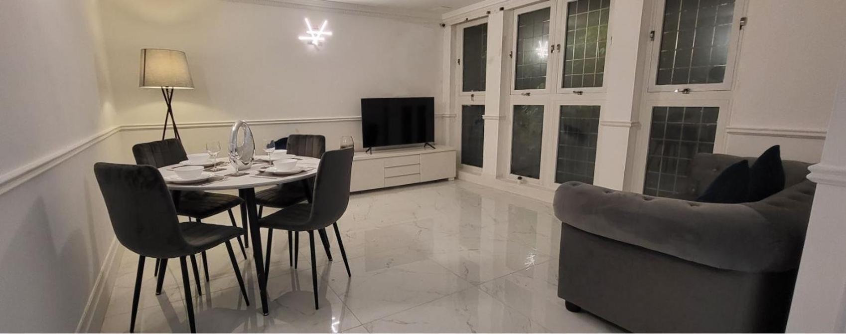 Stunning 2 Bedroom Apartment In Canary Wharf - Morland Apartments 런던 객실 사진